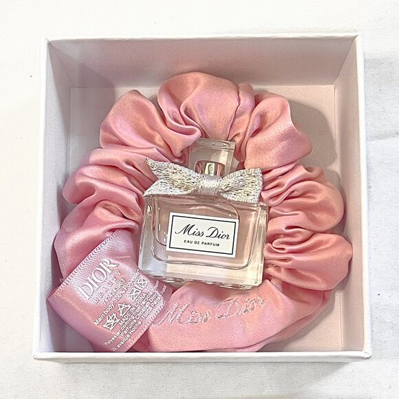 Miss Dior Giftset ( pink dior Silky Srunchie & Mini Miss Dior )